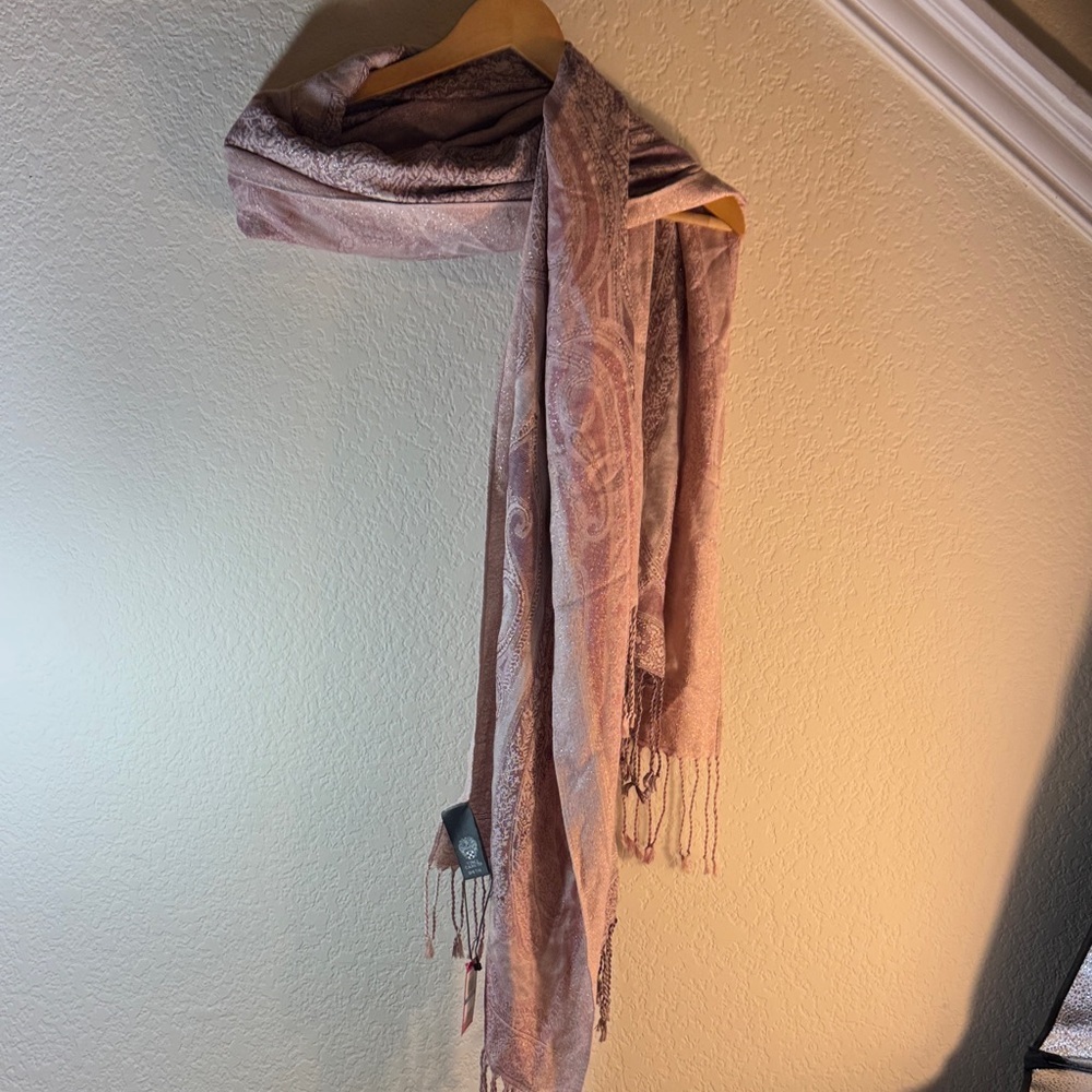 Elegant Pink Scarf with‎ Fringe